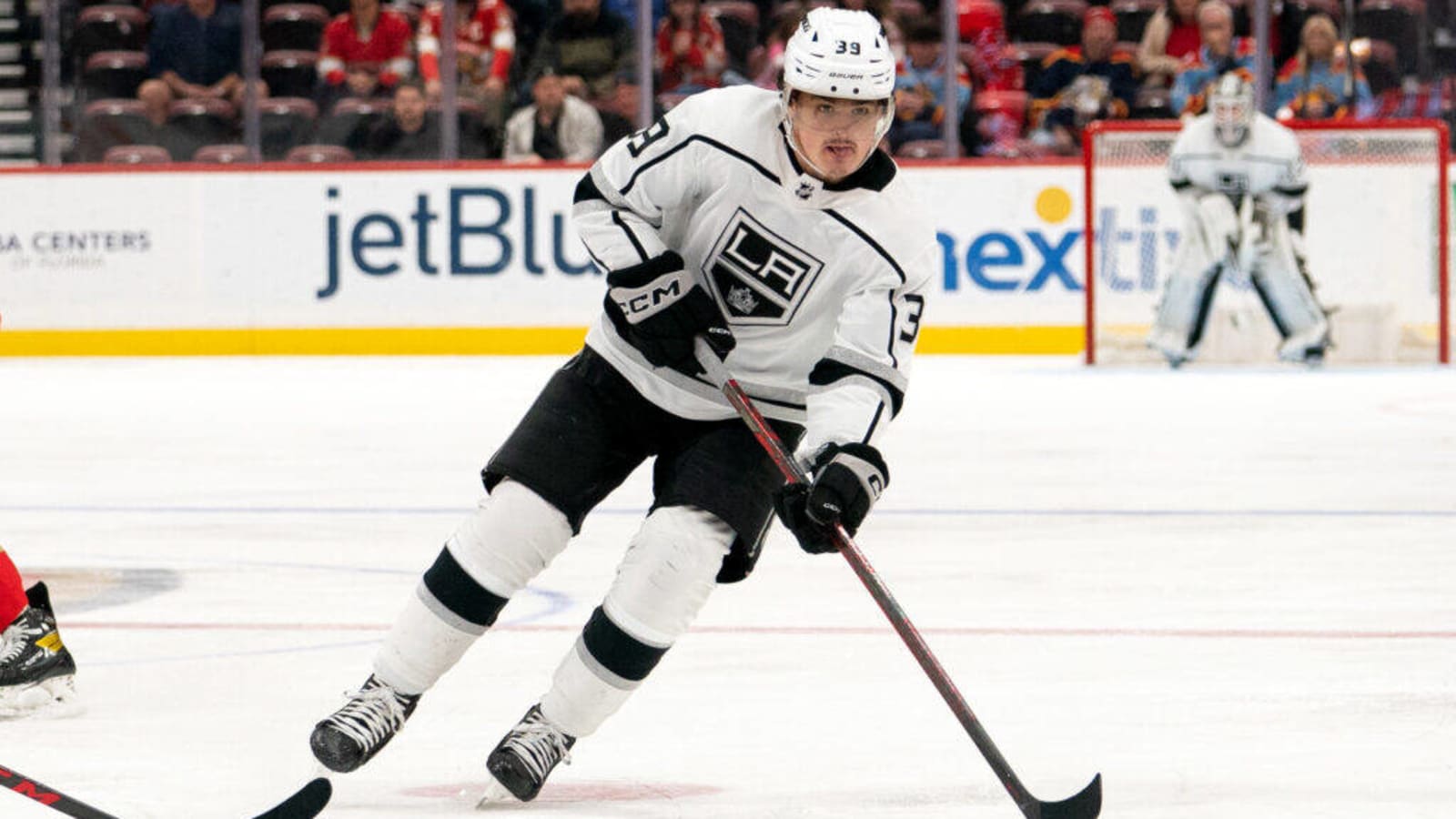 Los Angeles Kings Sign RFA Forward