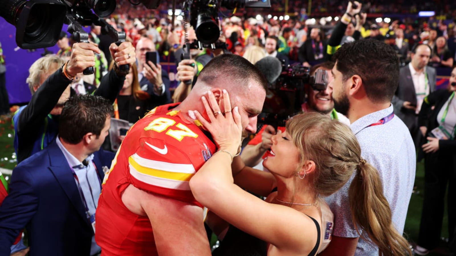 Eagles&#39; C.J. Gardner-Johnson&#39;s Post on Travis Kelce&#39;s Past Relationship Ignites Taylor Swift Controversy