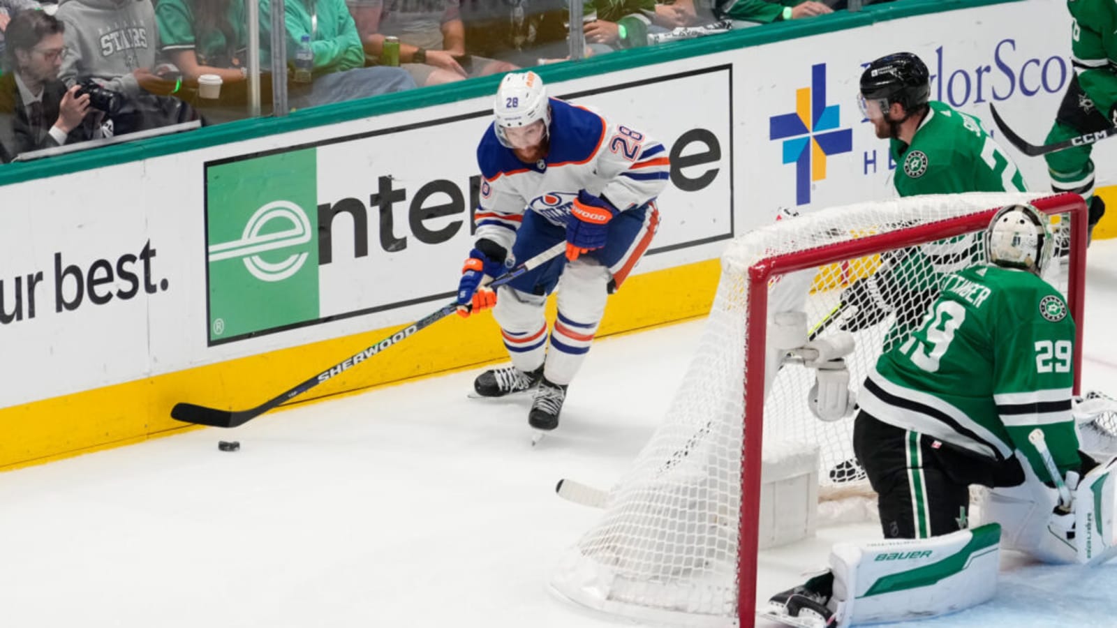Veteran Forward Gets Signed to New Deal