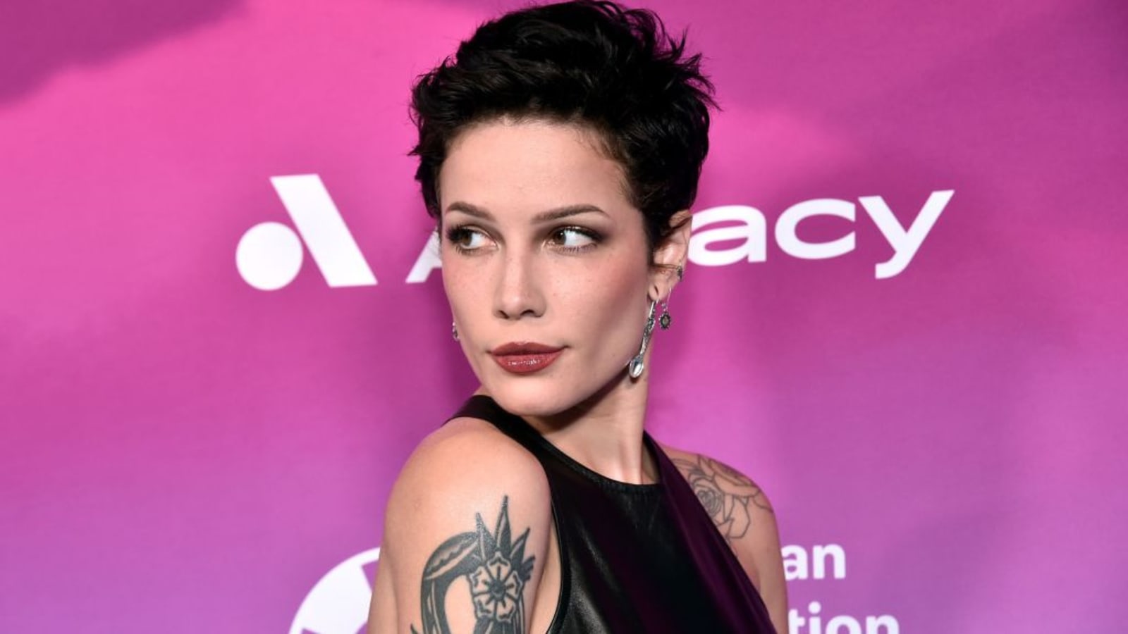 Halsey Says Her Resolution for 2025 Is To &#39;Sell Feet Pics and Retire&#39;