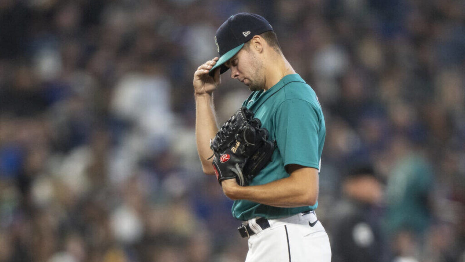 Mariners Fear That Star Reliever Could Miss Entire Season