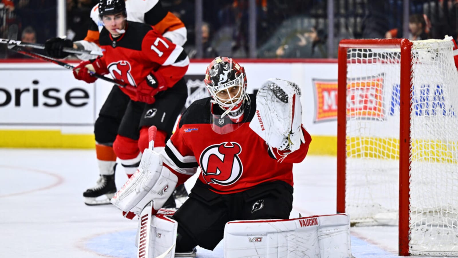Former Devils Goalie Signs New Contract