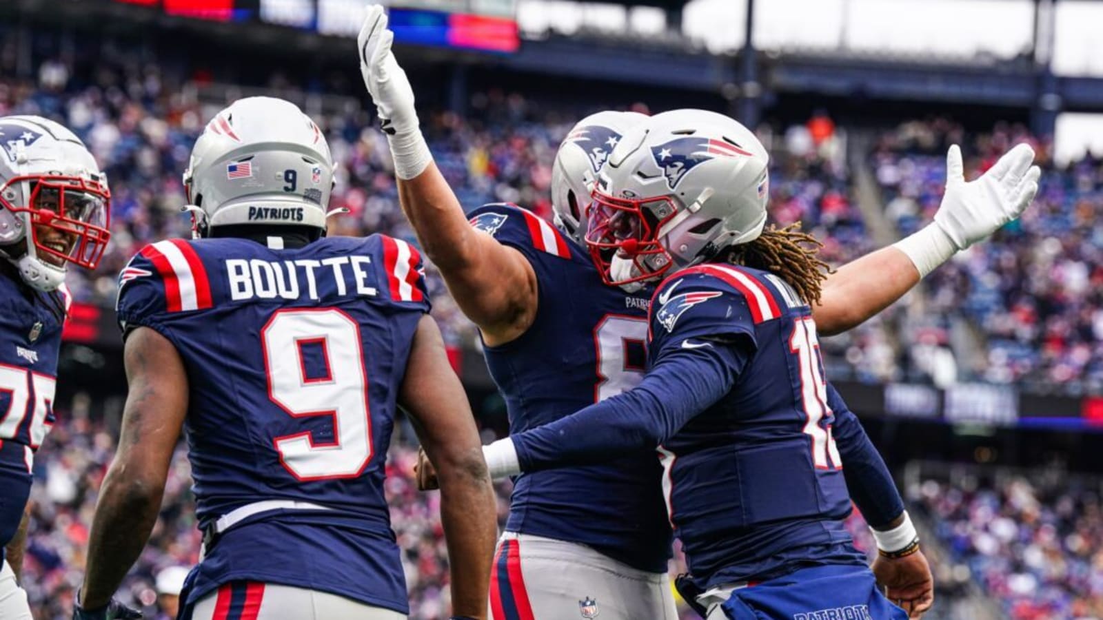 Austin Hooper 2-Time Pro Bowler Signs Contract