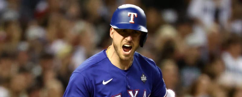 Mariners considering signing World Series champ