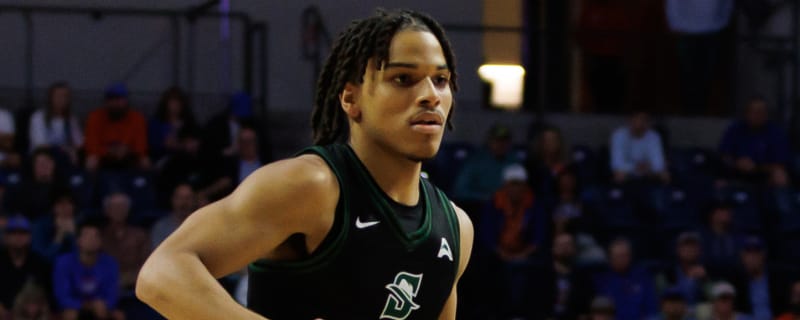 Watch: Stetson heaves halfcourt buzzer-beater for win