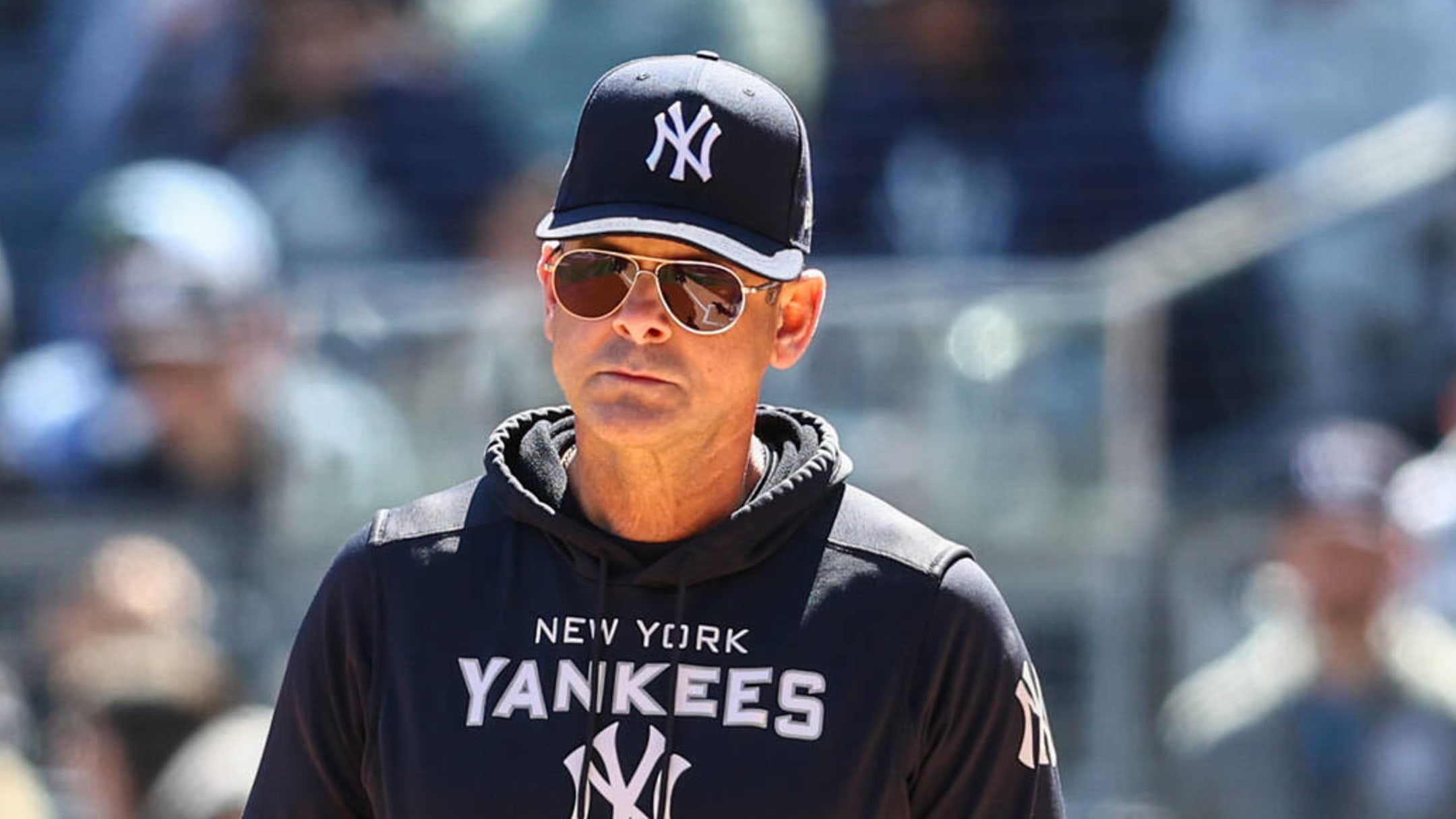 Watch Fan gets Yankees manager Aaron Boone ejected in first inning Yardbarker