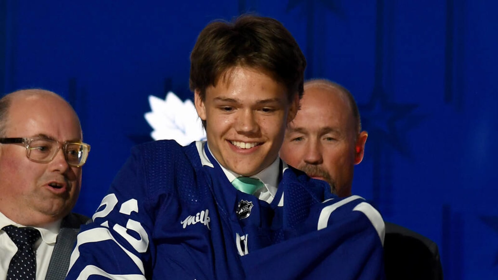 Maple Leafs sign first-round pick to entry-level contract