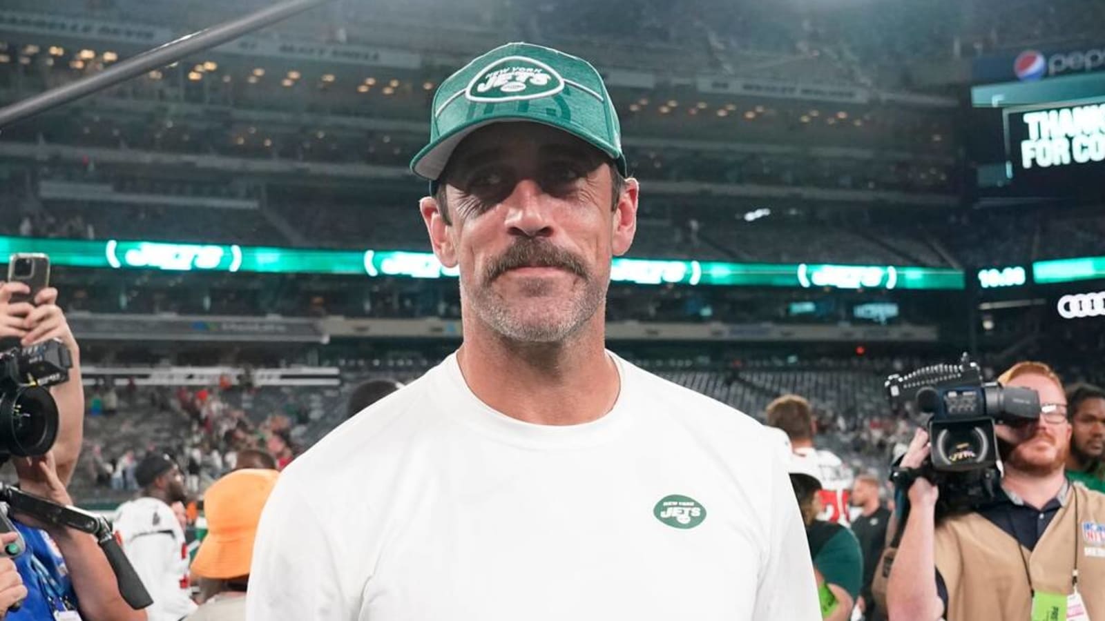 Jets' Aaron Rodgers clarifies comments about possibly playing soon
