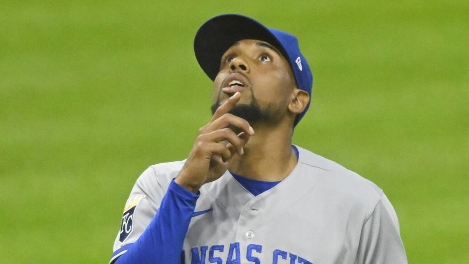 Royals trade reliever Jose Cuas to Cubs for 24-year-old outfielder