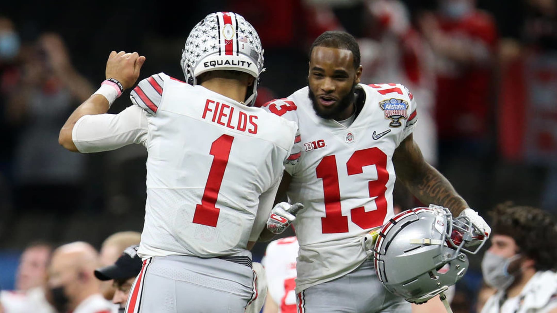 LeBron gives Ohio State players gift ahead of title game