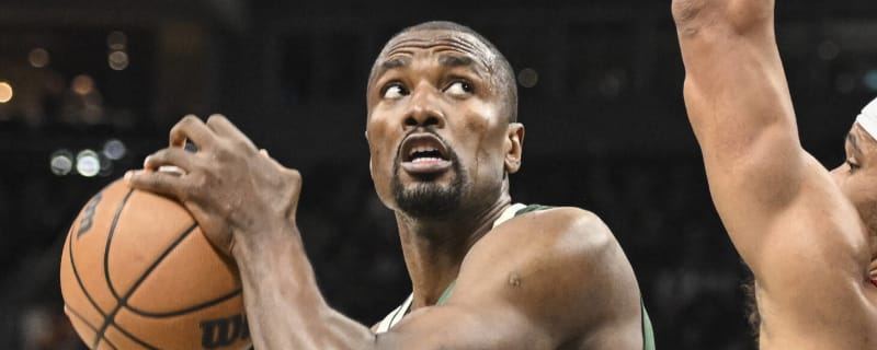 Bucks re-sign big man Serge Ibaka
