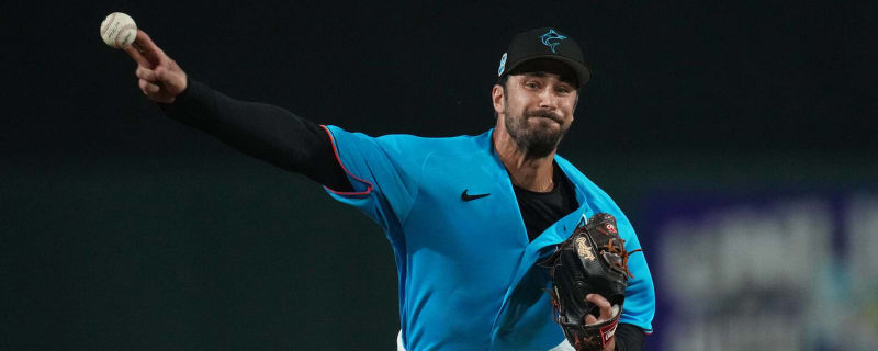 Marlins announce flurry of roster moves