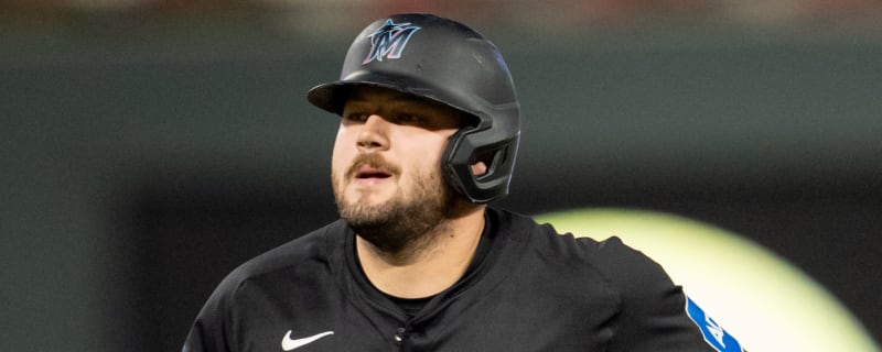 Rangers acquire power-hitting IF from Marlins