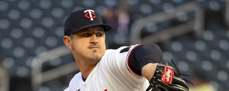 Rangers sign former 200-strikeout pitcher