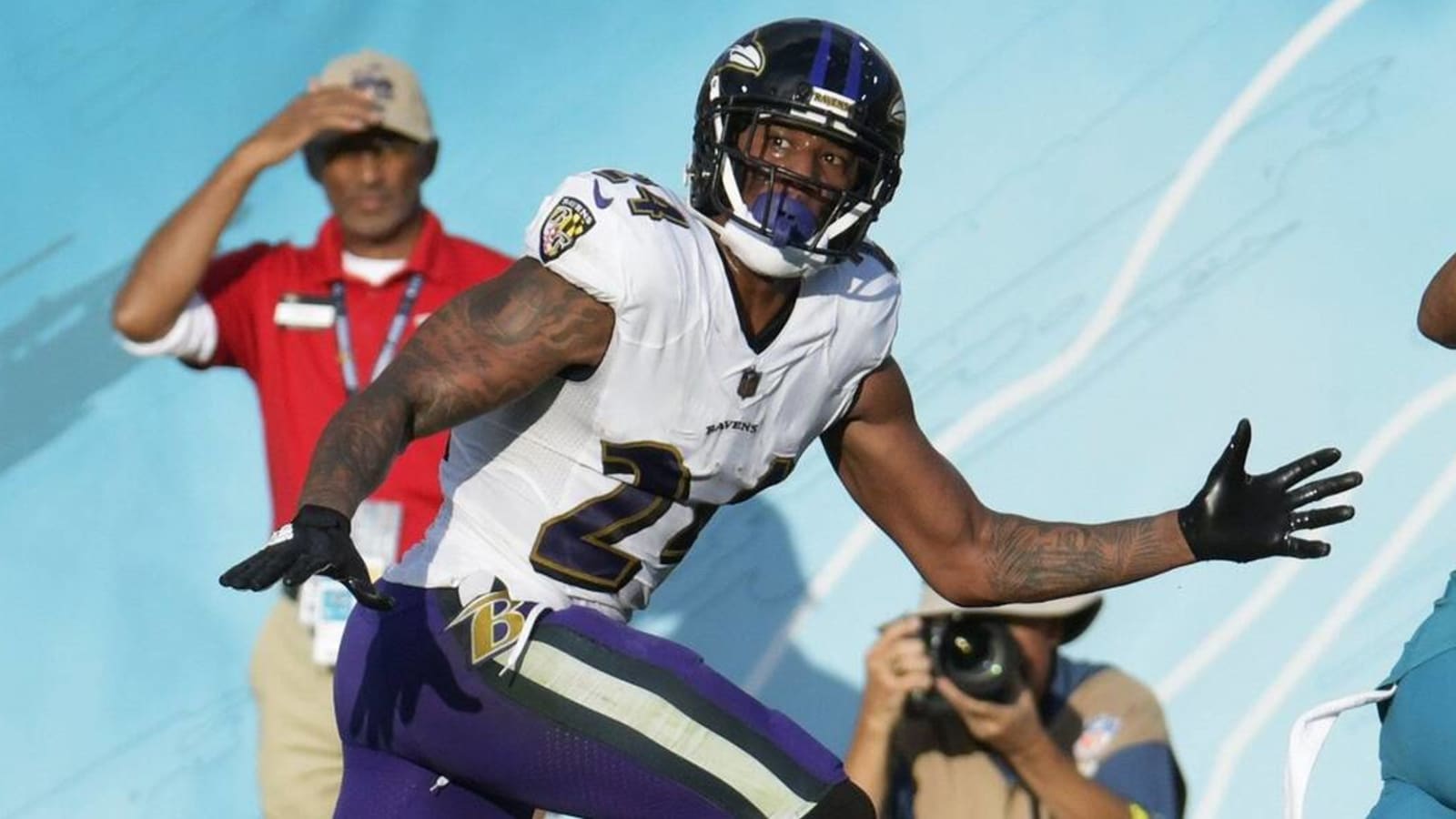 Ravens CB Marcus Peters expected to miss time