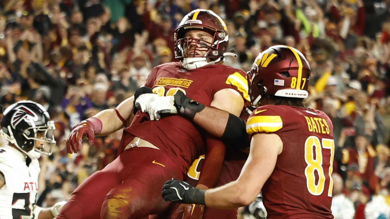Watch: Zach Ertz clinches playoff spot for Commanders, Rams
