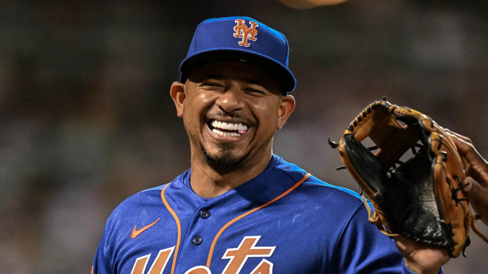 Mets trade Eduardo Escobar to Angels for 2 pitching prospects