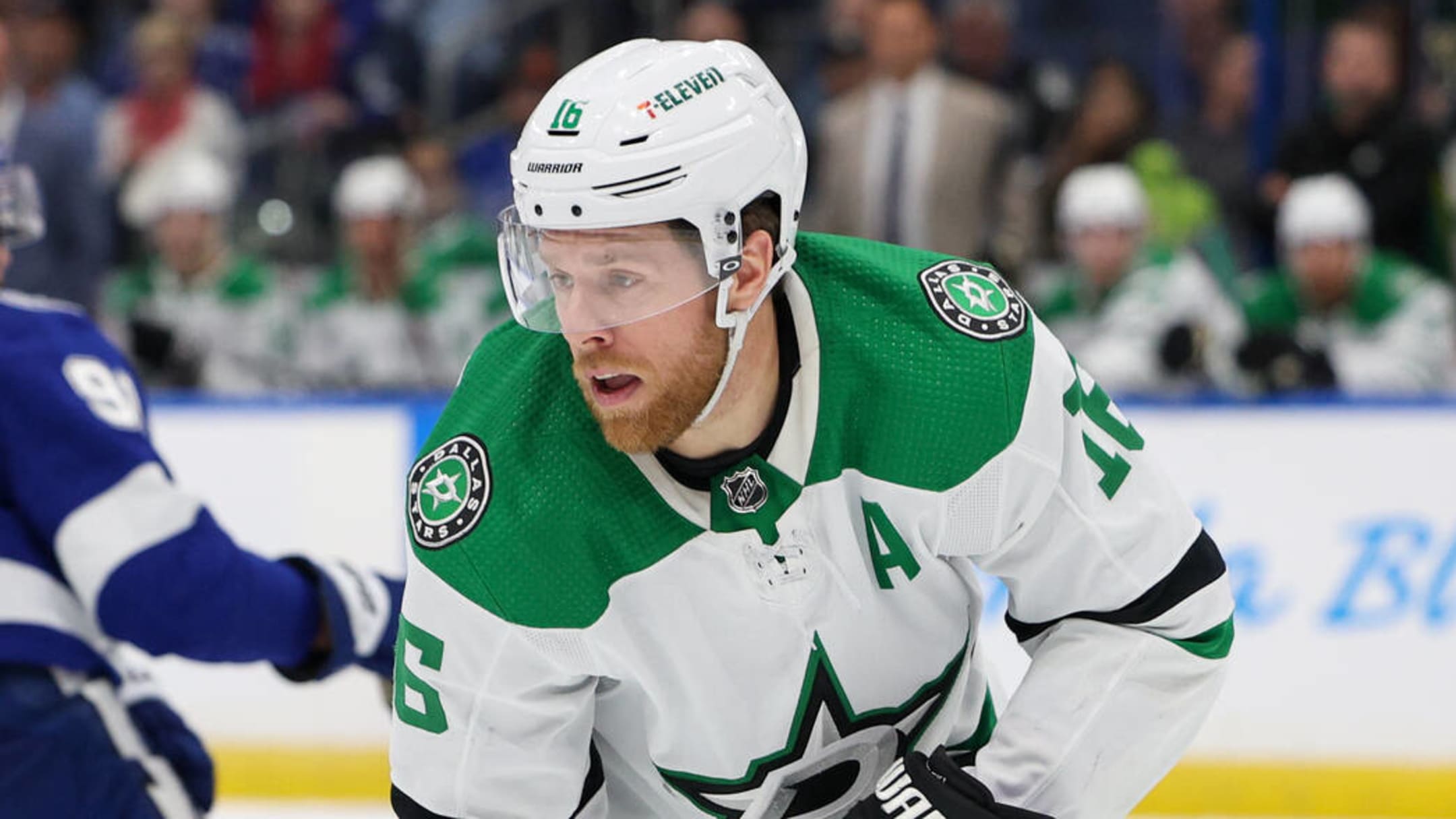 Stars' Joe Pavelski signs one-year extension