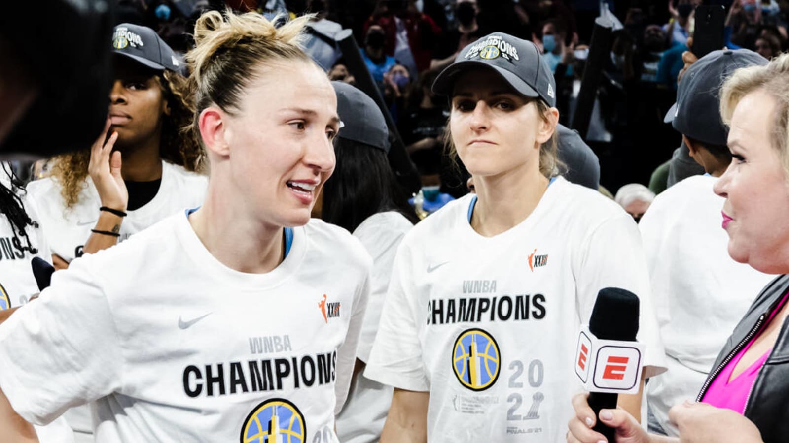 Sky re-sign Allie Quigley, Courtney Vandersloot