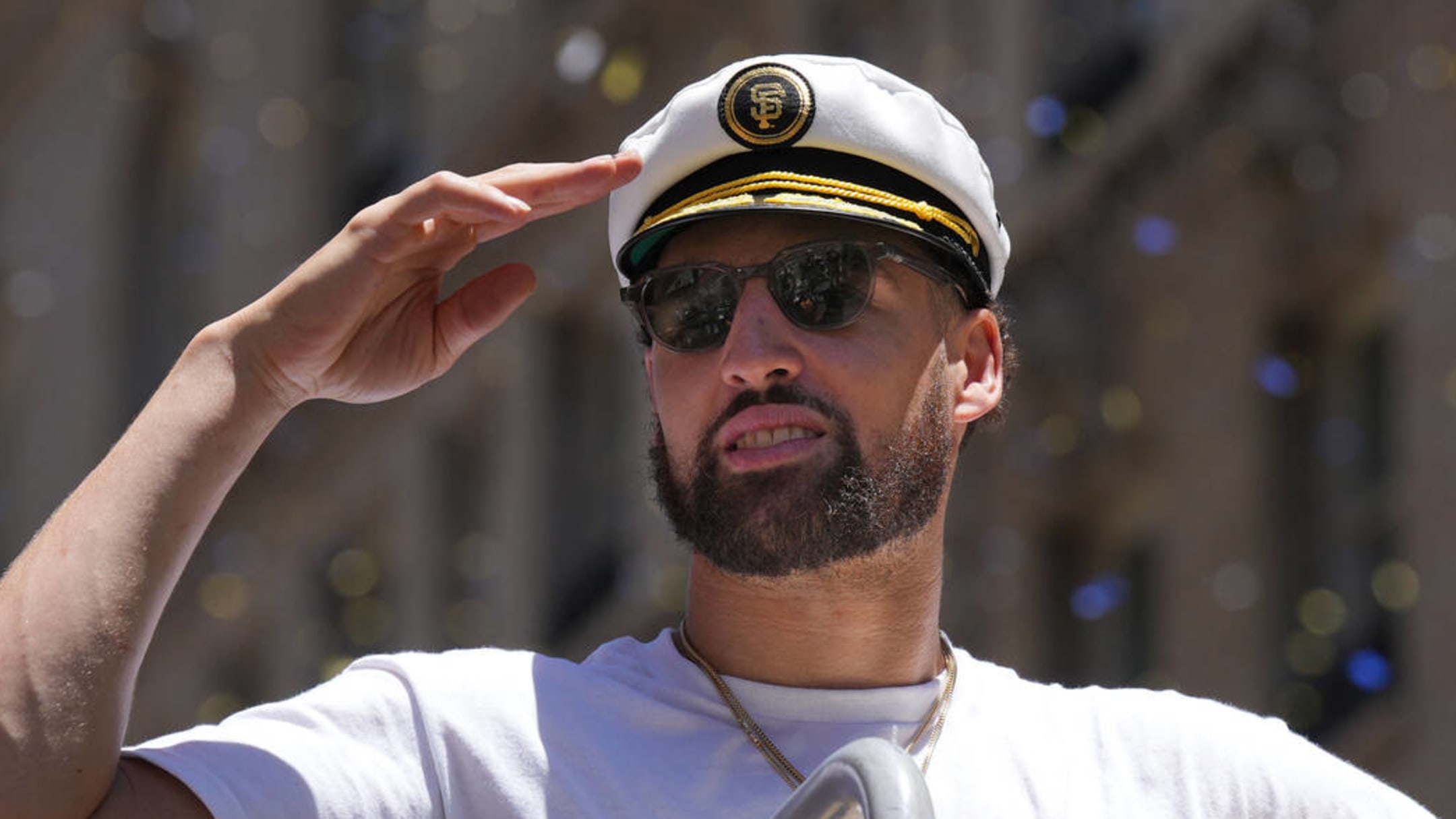 Klay Thompson chugs a beer while cheering his brother on at Dodgers game