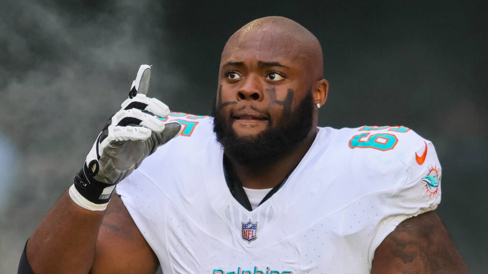 Dolphins re-sign G Robert Jones on a one-year deal