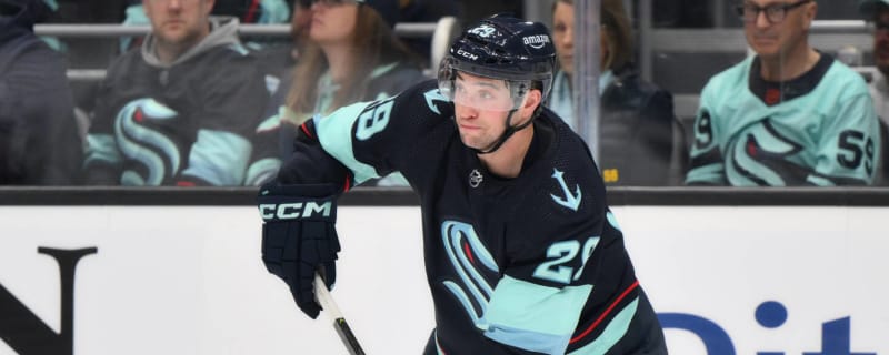 Report: Kraken expected to select, sign Panthers' Driedger