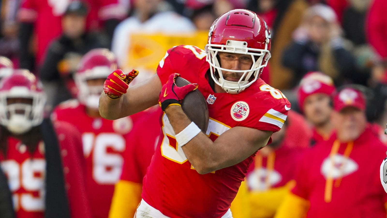 Watch: Travis Kelce's lateral extends Chiefs' TD drive 