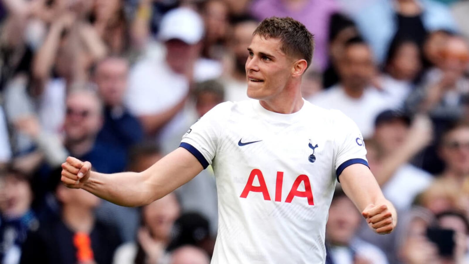 Watch: Micky van de Ven stuns everyone with a brilliant goal to give Tottenham a 2-1 lead against Burnley
