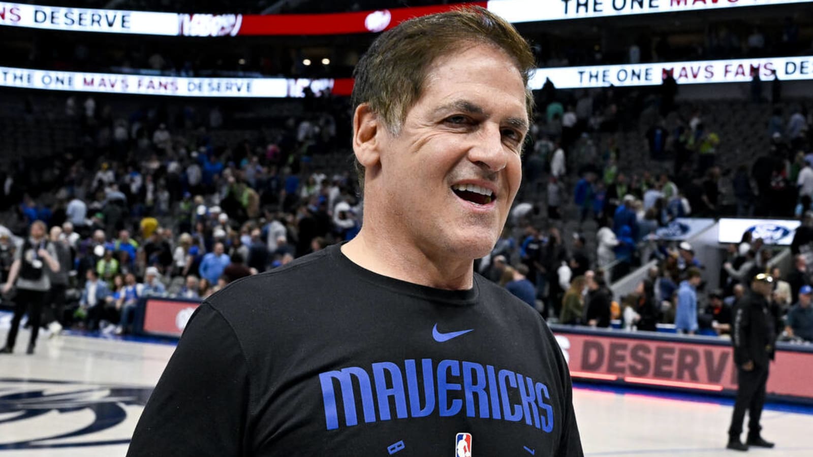 Mark Cuban to sell majority stake of Mavs, retain control of basketball ops