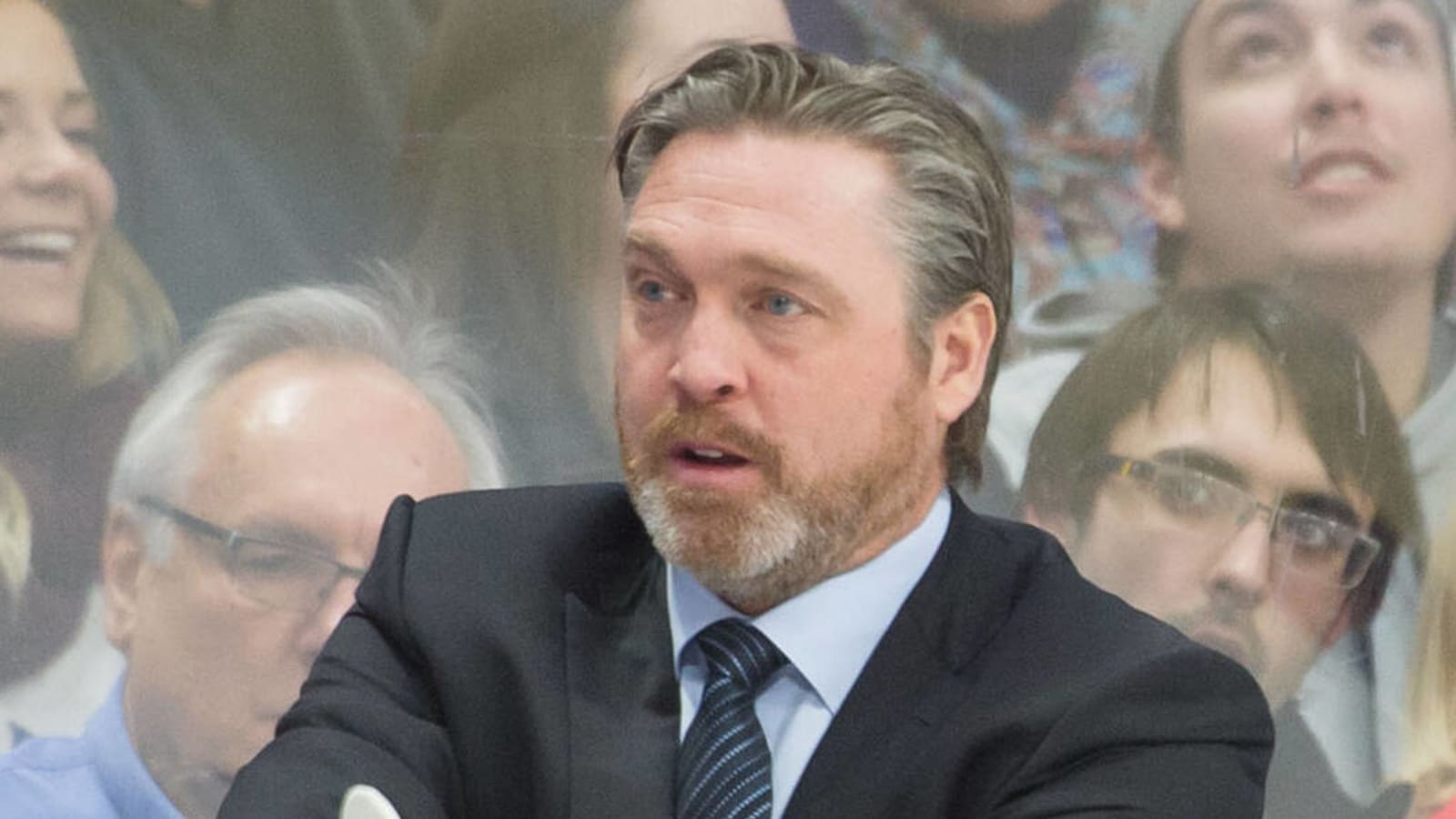 Islanders make stunning coaching change with hiring of Roy