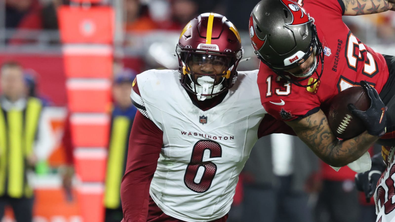 Cowboys reunite with veteran pass-rusher