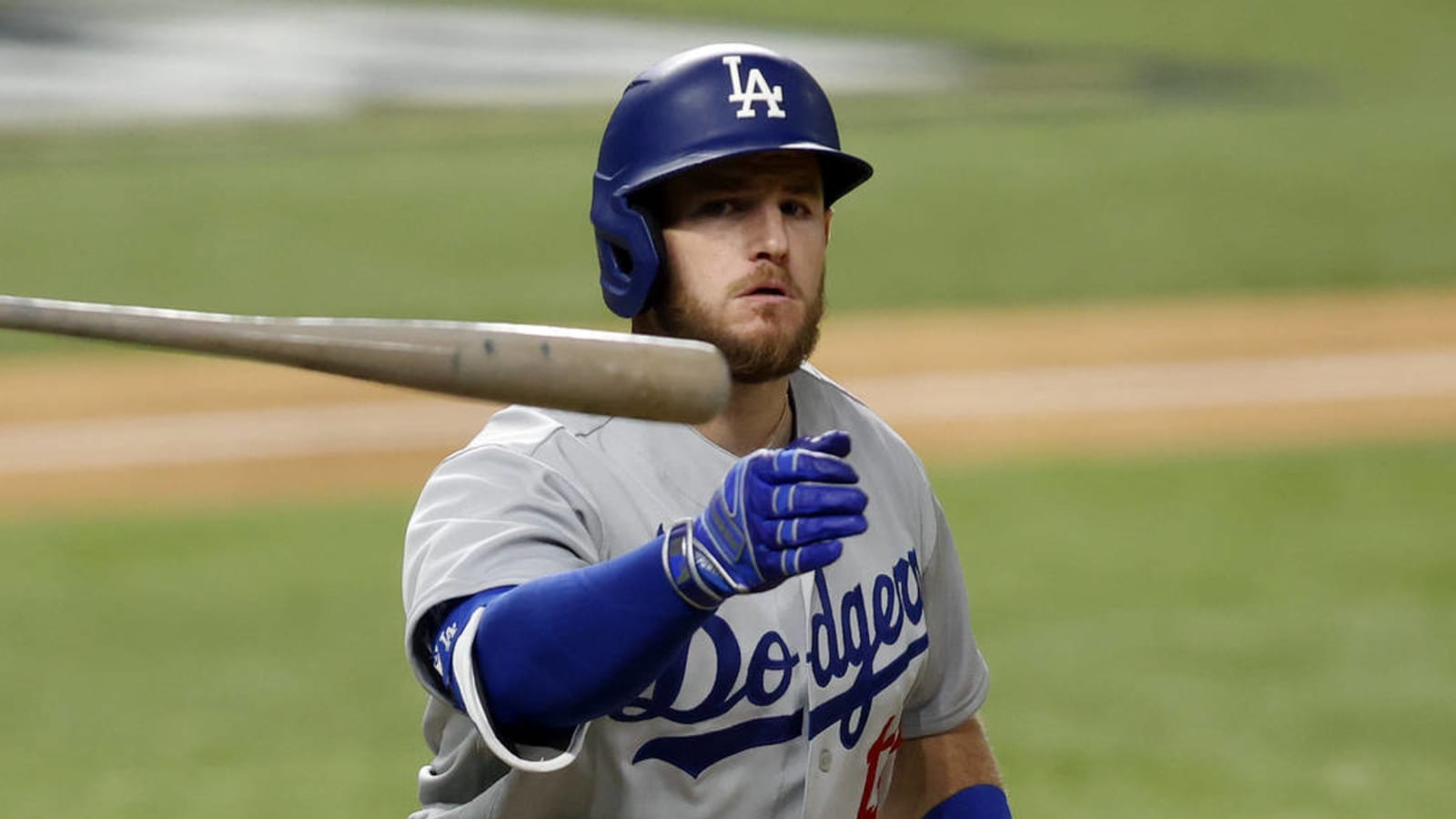 Max Muncy hit in the face by ball during batting practice