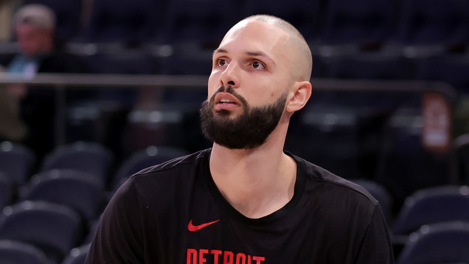 Watch: NBA veteran gets ejected after appearing to choke opponent