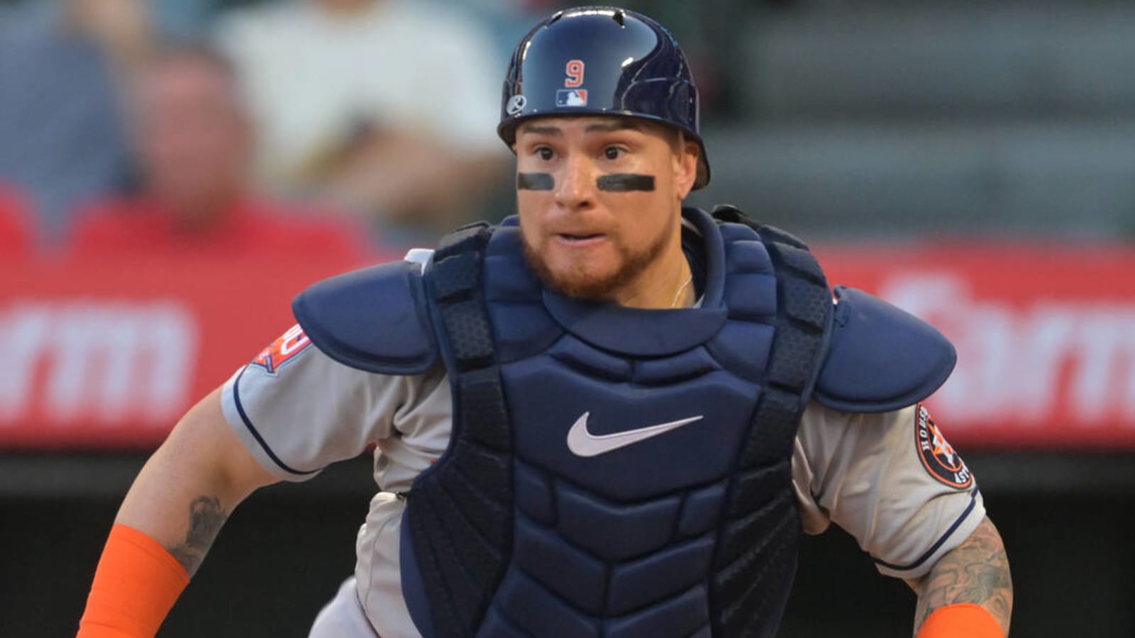 Cubs reportedly interested in adding catcher in free agency