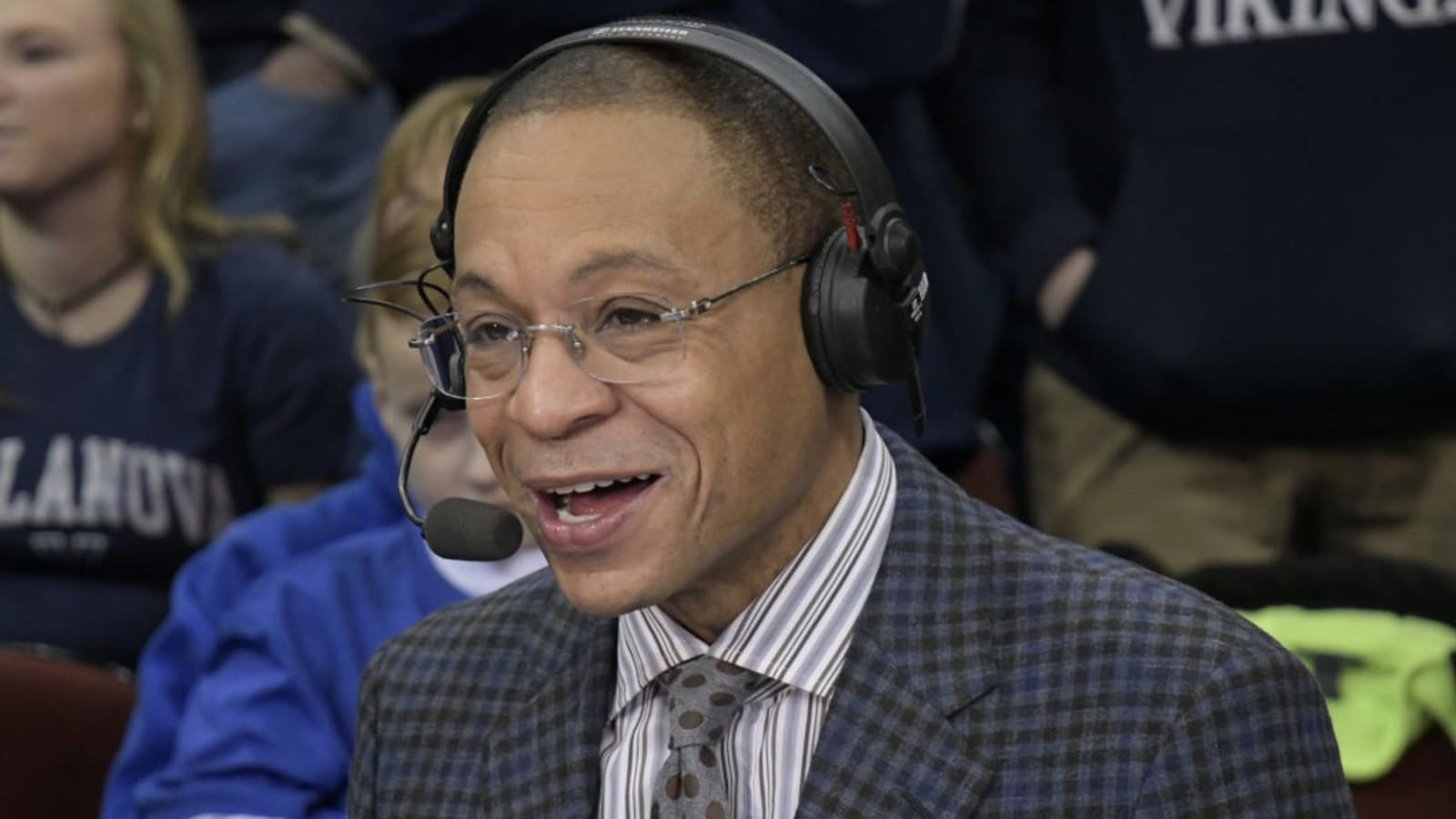 Gus Johnson Facing Criticism For Comment About Michigan Quarterback Davis Warren