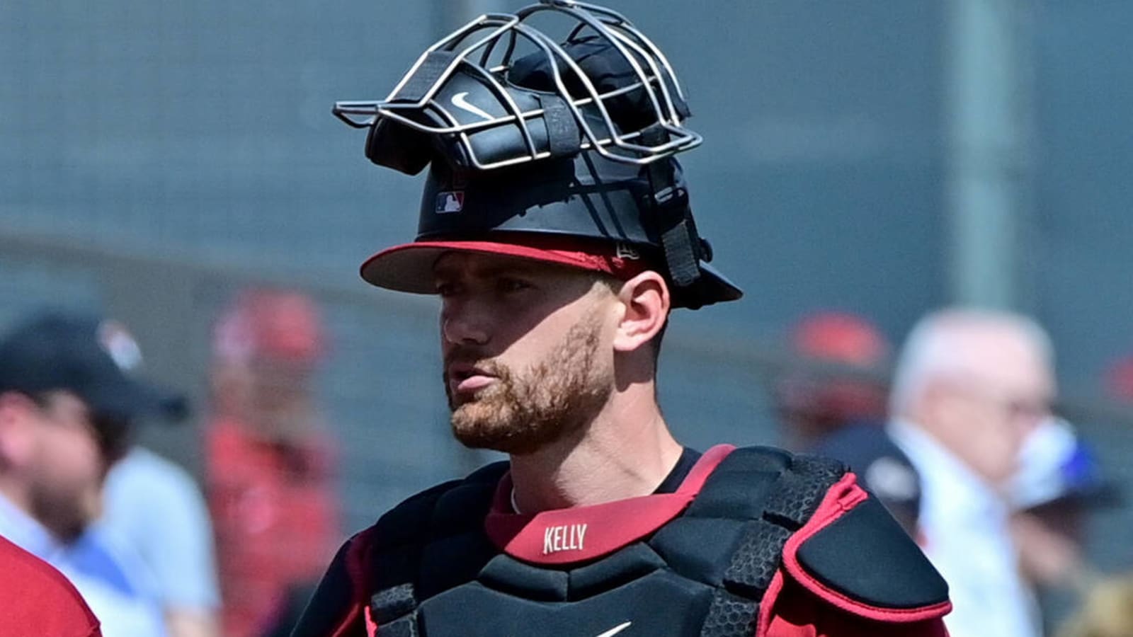 Diamondbacks catcher suffers fractured forearm