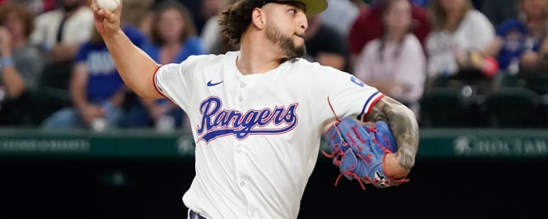 Blue Jays acquire Yerry Rodríguez from the Texas Rangers in exchange for minor league pitcher Josh Mollerus