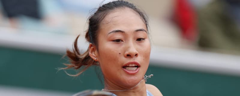 Watch: 'I showed you already,' Qinwen Zheng pays the price after a wrong call by the umpire as she gets broken early on