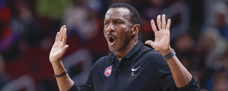 Report: Lakers considering former Coach of the Year for staff