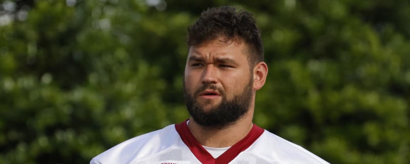 Commanders agree to four-year extension with right guard