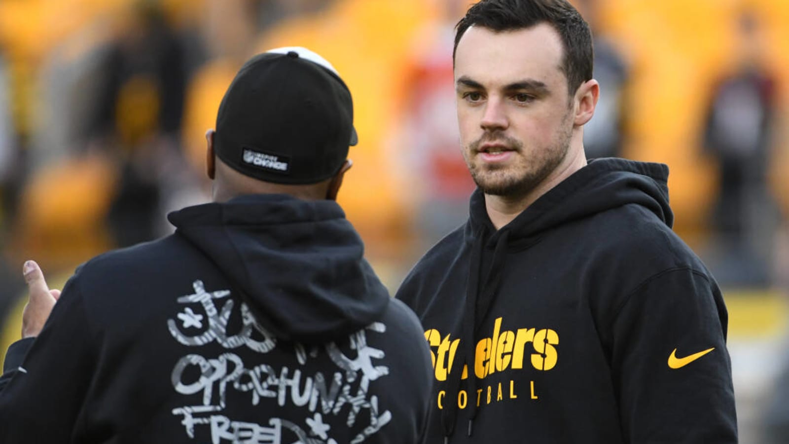Steelers change up the QB room ahead of playoffs