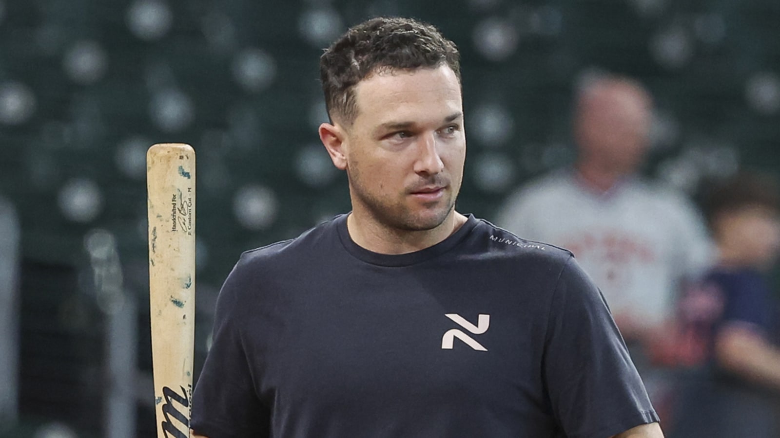 Top free-agent third baseman willing to make position change