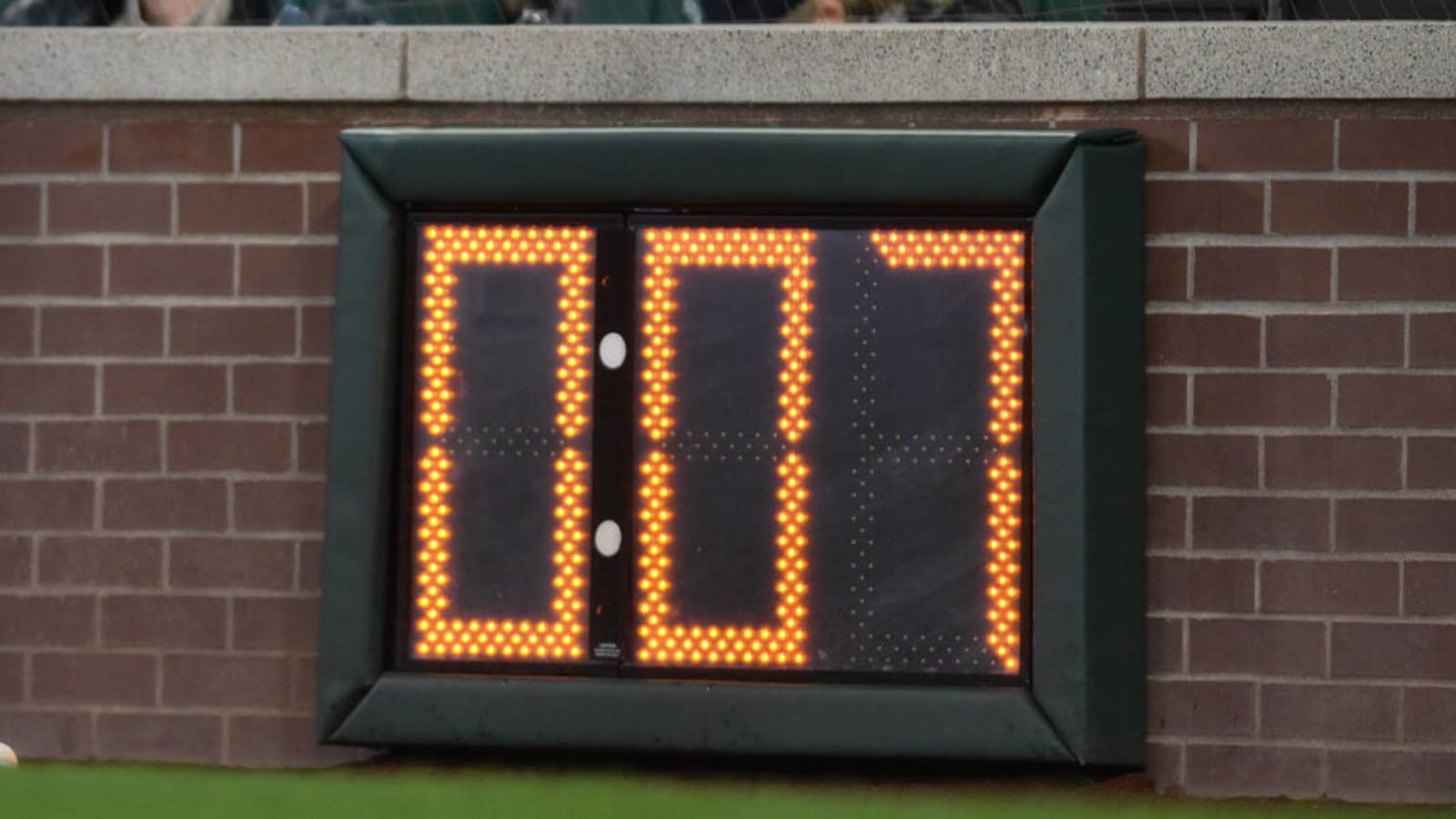 MLB to make change to pitch clock for 2024 Yardbarker