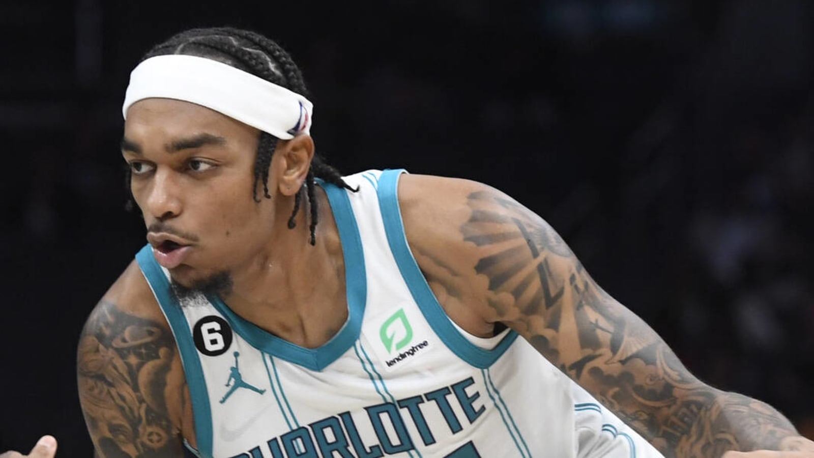 Former first-round selection re-signs with Hornets