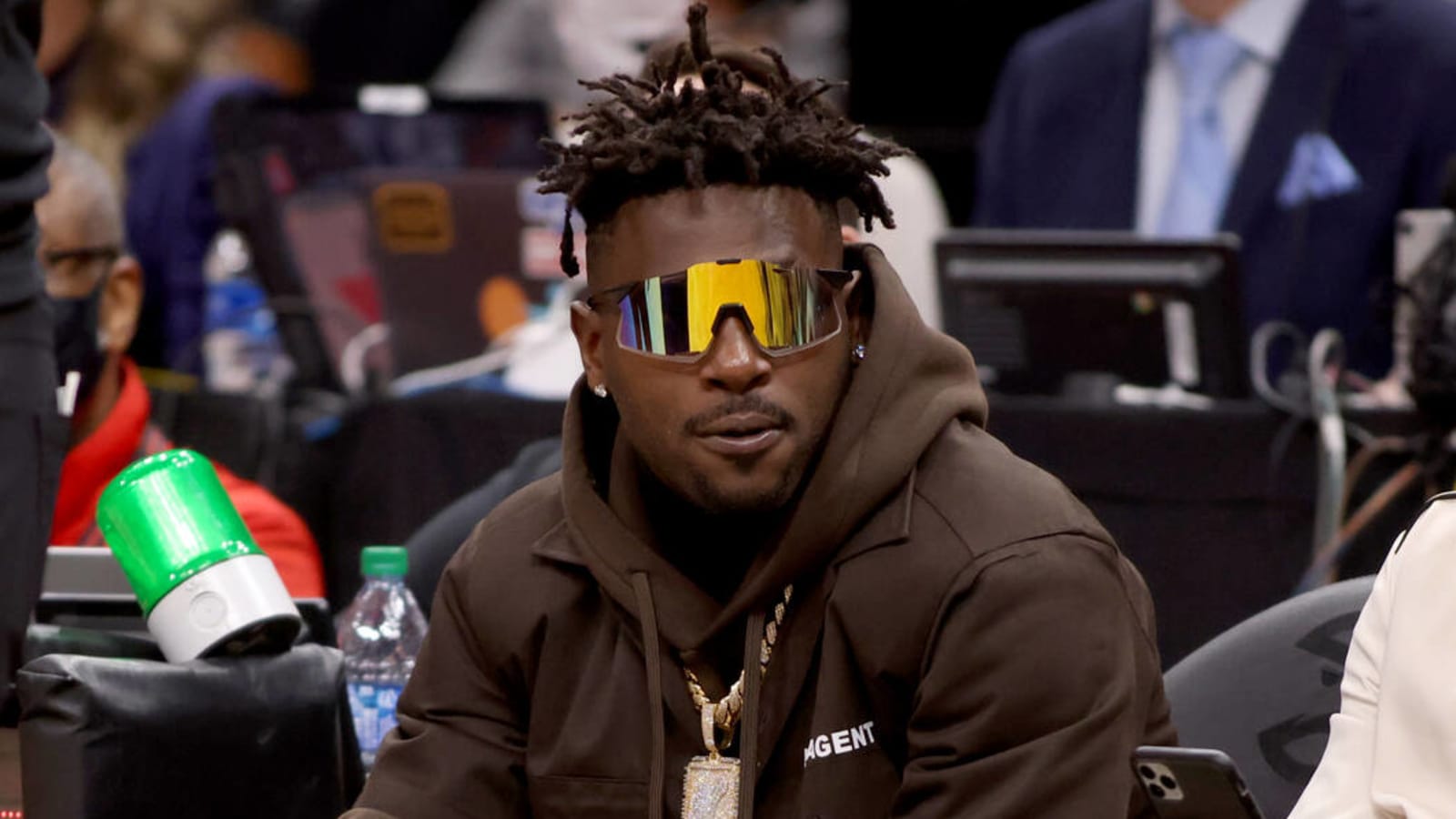 Former Steelers WR1 Antonio Brown Hit With MindBlowing Accusations While Other Owners Are Sick