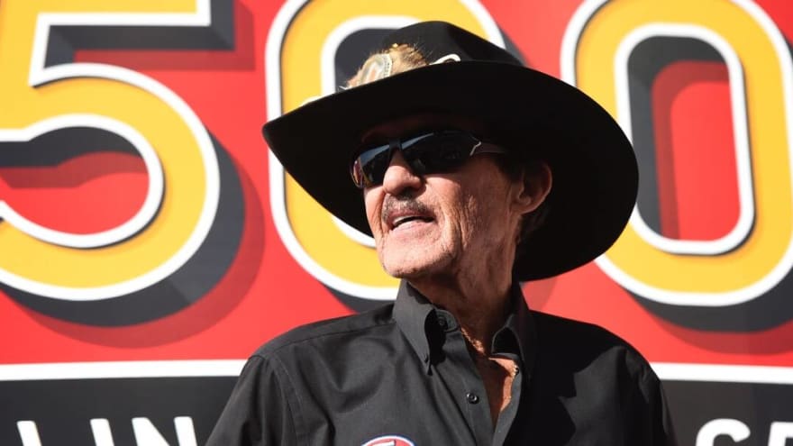 Richard Petty, Jeff Burton explain what makes Darlington a tough racetrack