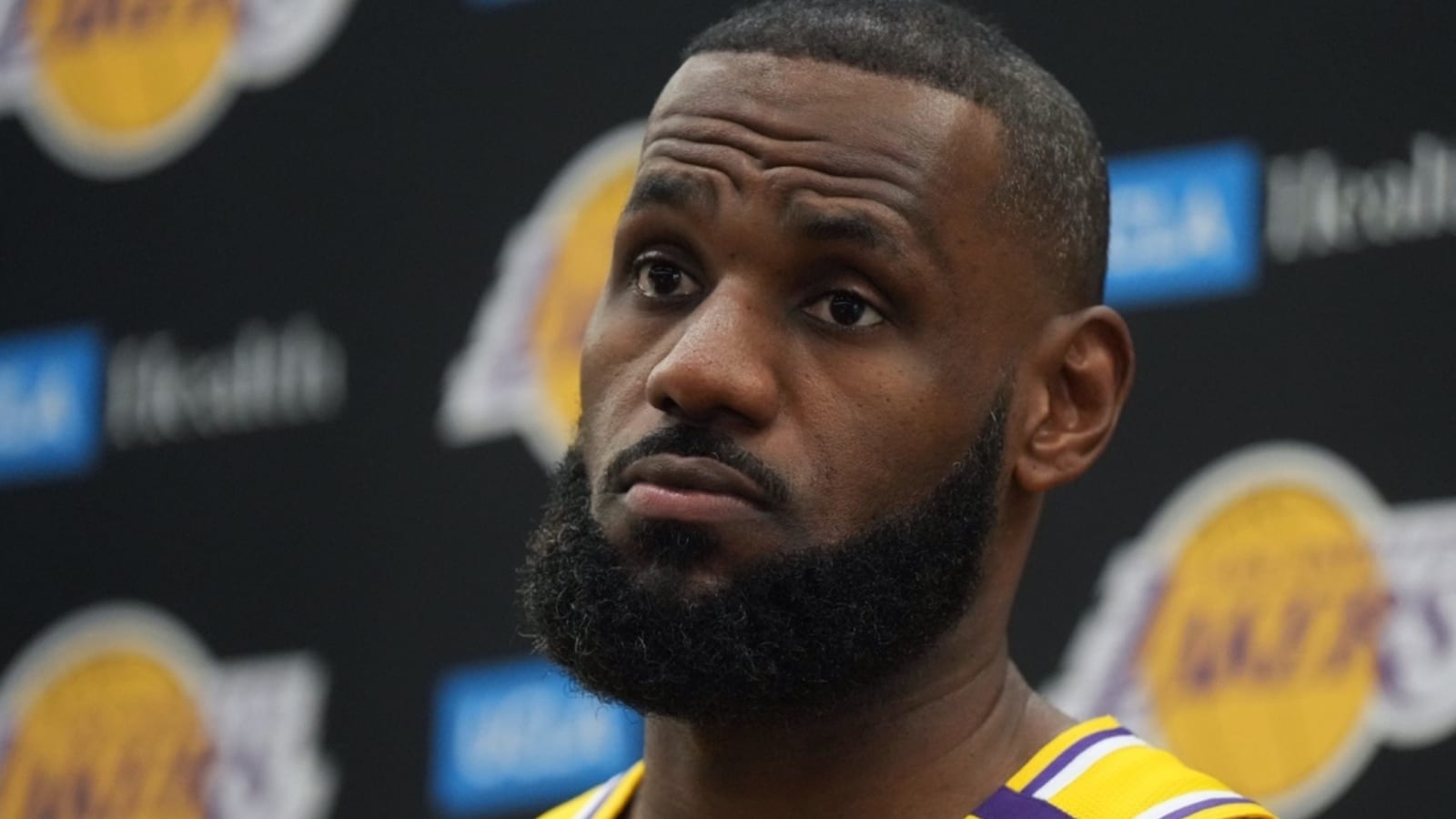 LeBron James rips Cleveland Browns fans who cheered Deshaun Watson