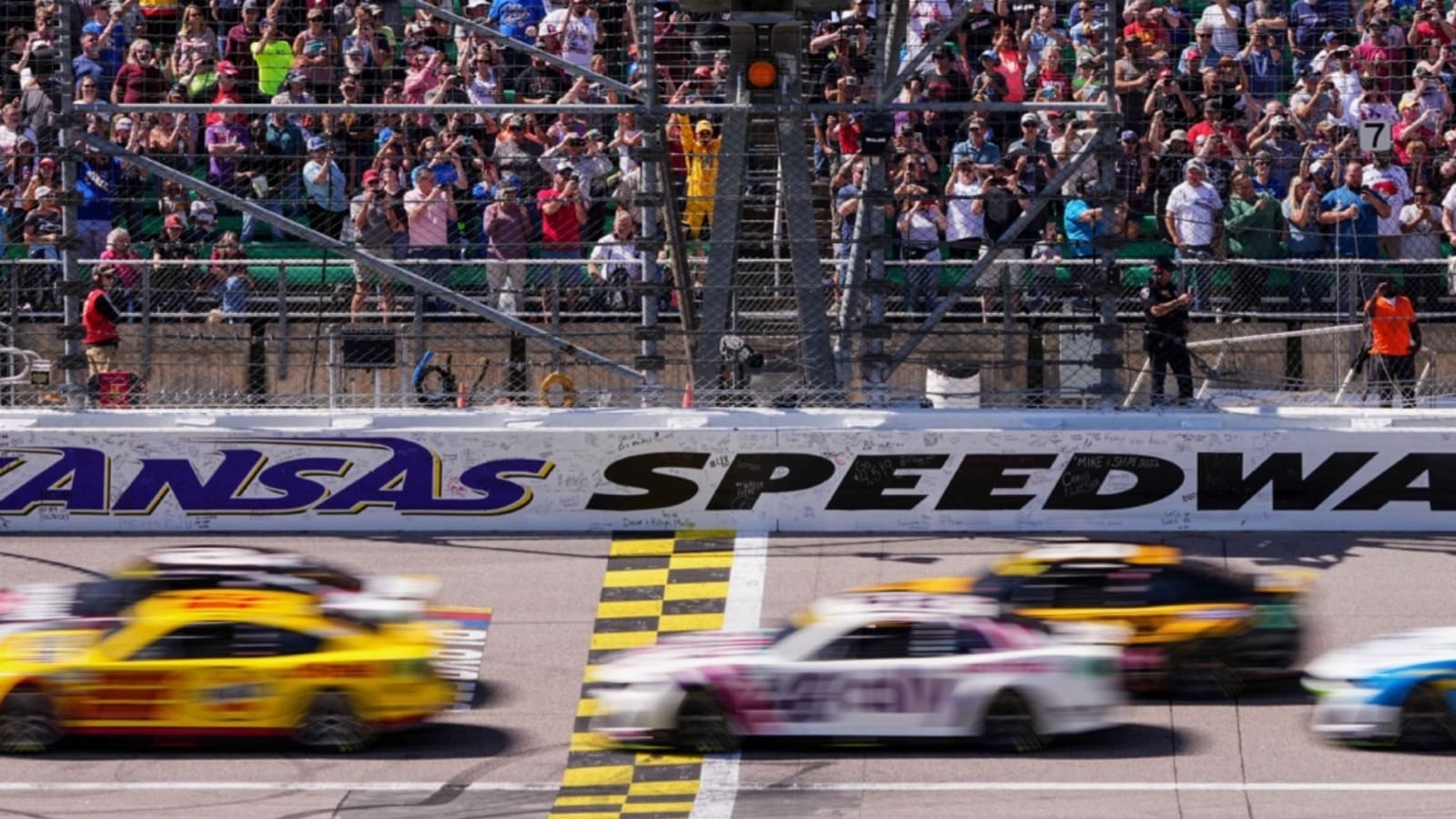 NASCAR Hollywood Casino 400: Betting lines for the entire field to win at Kansas