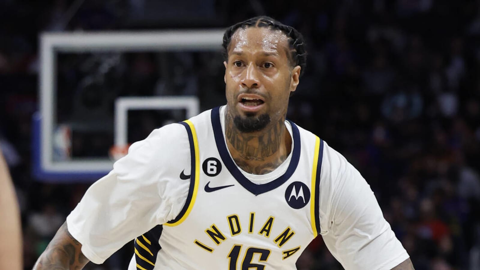 Pacers bringing back veteran forward