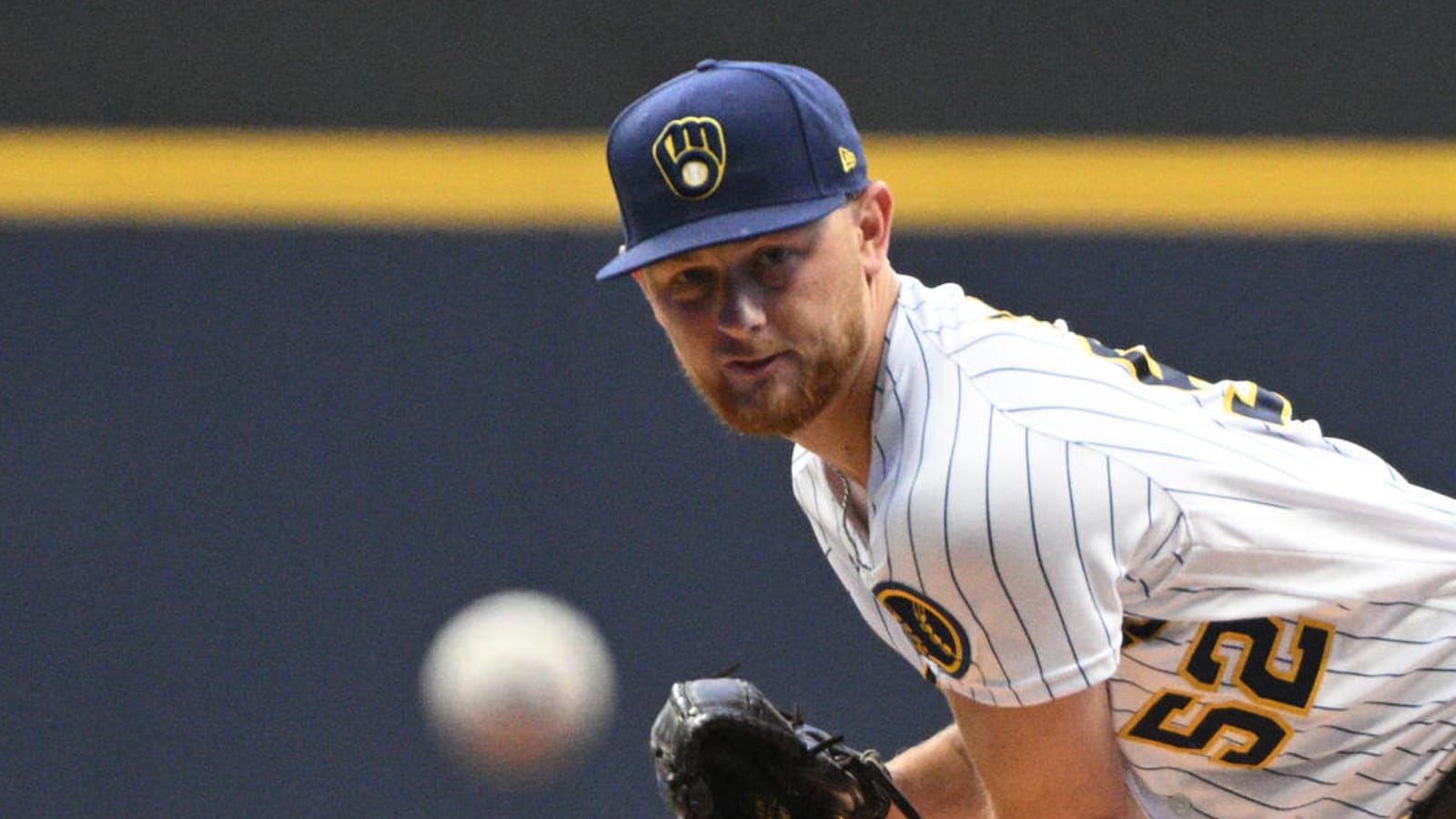 Former Brewers starting pitcher signs with division rival